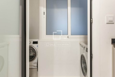 Apartamento de 3 dormitorios en venta en Barcelona, Cataluña, Spain № 3872 - foto 24
