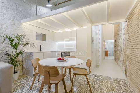 Apartamento de 2 dormitorios en venta en Barcelona, Cataluña, Spain № 3875 - foto 2