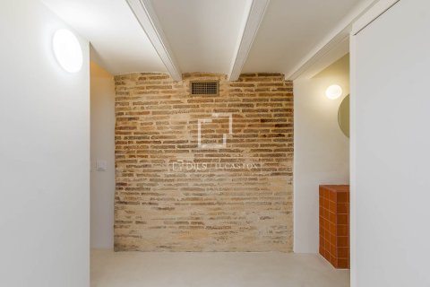 Apartamento de 2 dormitorios en venta en Barcelona, Cataluña, Spain № 3875 - foto 22