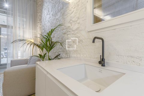 Apartamento de 2 dormitorios en venta en Barcelona, Cataluña, Spain № 3875 - foto 29