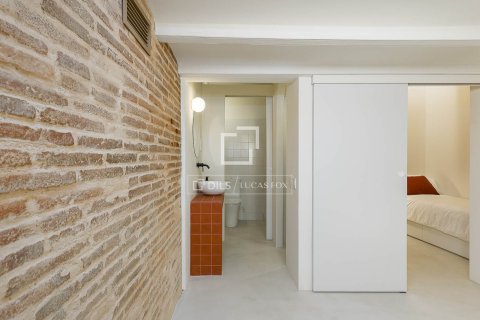 Apartamento de 2 dormitorios en venta en Barcelona, Cataluña, Spain № 3875 - foto 24