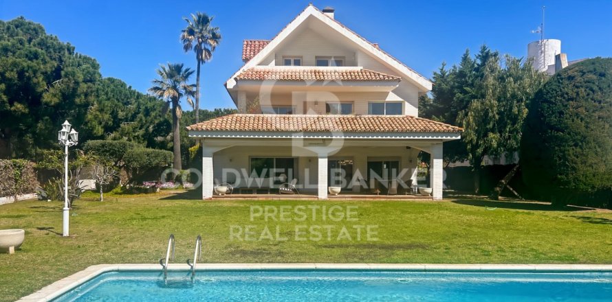 Villa de 6 dormitorios en venta en Sitges, Barcelona, Cataluña, Spain № 5705