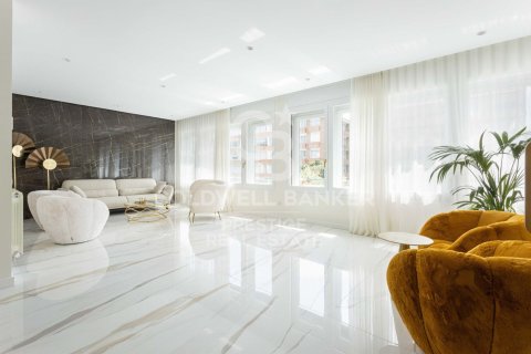 Купить квартиру в Барселона, Испания с 5 спален, 197м², № 5700 - фото 2