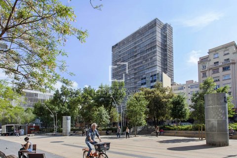 Apartamento de 4 dormitorios en venta en Barcelona, Cataluña, Spain № 8828 - foto 10
