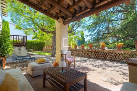Finca de 4 dormitorios en venta en Cabrils, Barcelona, Cataluña, Spain № 8827