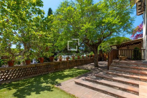 Купить финку в Кабрильс, Испания с 4 спальни, 232м², № 8827 - фото 2