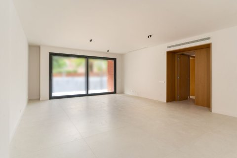 Купить квартиру в Барселона, Испания с 5 комнат, 201м², № 6325 - фото 6