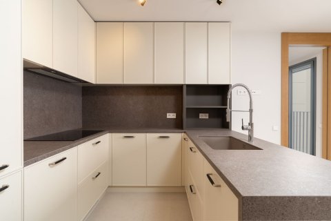 Купить квартиру в Барселона, Испания с 5 комнат, 201м², № 6325 - фото 14