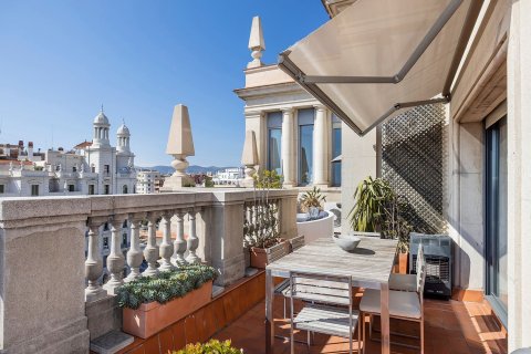 Apartamento de 5 dormitorios en venta en Barcelona, Cataluña, Spain № 6212 - foto 26