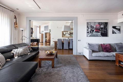 Apartamento de 5 dormitorios en venta en Barcelona, Cataluña, Spain № 6212 - foto 22