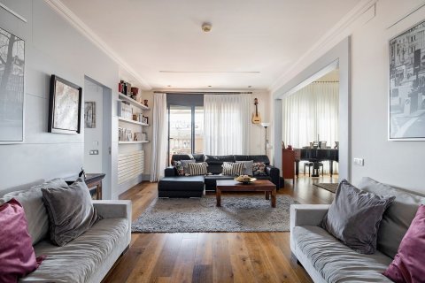 Apartamento de 5 dormitorios en venta en Barcelona, Cataluña, Spain № 6212 - foto 24