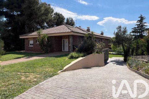 Сasa de 4 dormitorios en venta en Sabadell, Barcelona, Cataluña, Spain № 8402