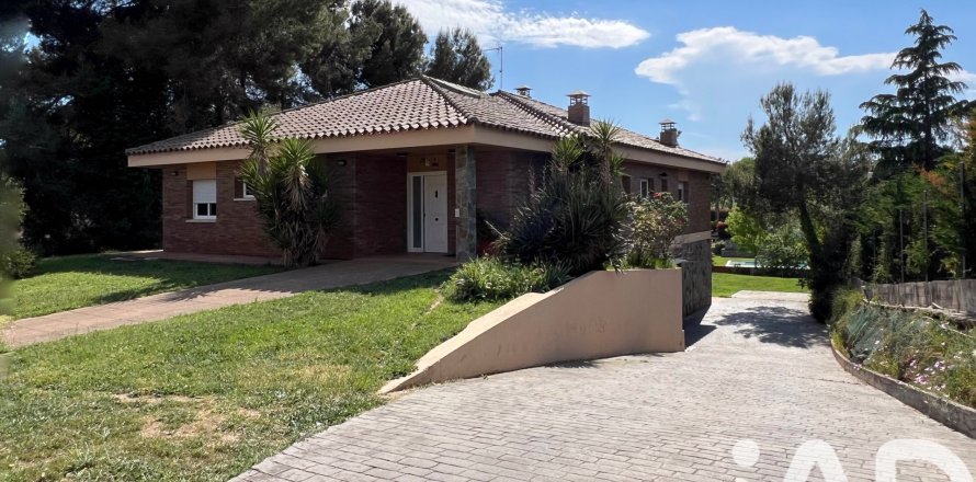 Сasa de 4 dormitorios en venta en Sabadell, Barcelona, Cataluña, Spain № 8402