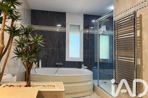 Сasa de 4 dormitorios en venta en Sabadell, Barcelona, Cataluña, Spain № 8402 - foto 11