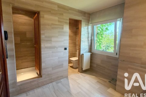 Сasa de 7 dormitorios en venta en Sant Cugat del Vallès, Barcelona, Cataluña, Spain № 8400 - foto 9