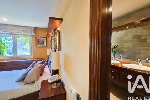 Сasa de 7 dormitorios en venta en Sant Cugat del Vallès, Barcelona, Cataluña, Spain № 8400 - foto 4