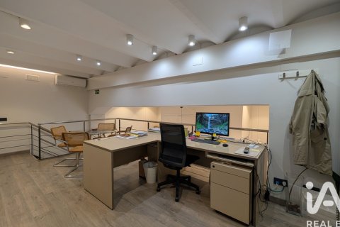 Propiedad comercial de 100 m² en venta en Barcelona, Cataluña, Spain № 8401 - foto 12