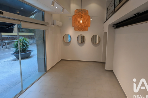 Propiedad comercial de 100 m² en venta en Barcelona, Cataluña, Spain № 8401