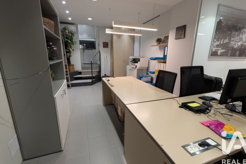Propiedad comercial de 100 m² en venta en Barcelona, Cataluña, Spain № 8401 - foto 17