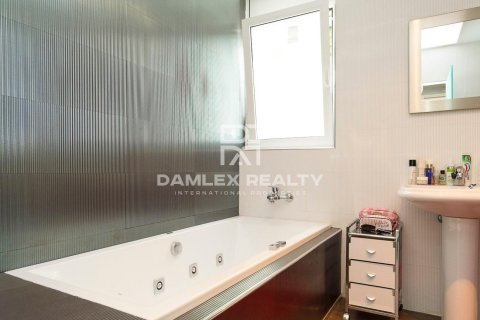 Villa de 5 dormitorios en venta en Castell-Platja d'Aro, Gerona, Cataluña, Spain № 2389 - foto 18