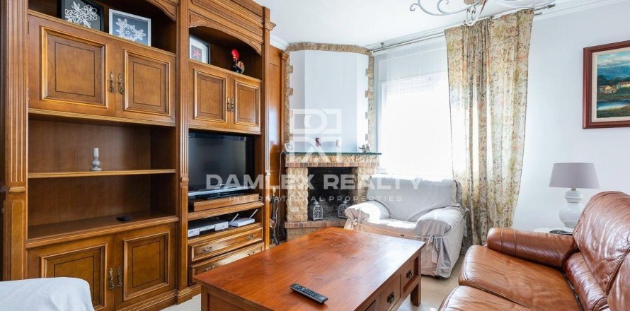 Сasa de 5 dormitorios en venta en Lloret de Mar, Gerona, Cataluña, Spain № 2390