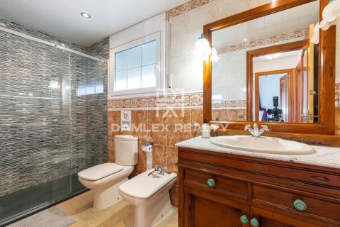 Сasa de 5 dormitorios en venta en Lloret de Mar, Gerona, Cataluña, Spain № 2390 - foto 17