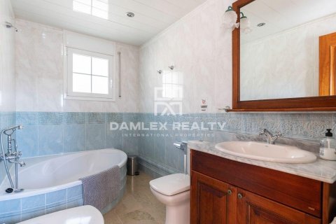Сasa de 5 dormitorios en venta en Lloret de Mar, Gerona, Cataluña, Spain № 2390 - foto 26