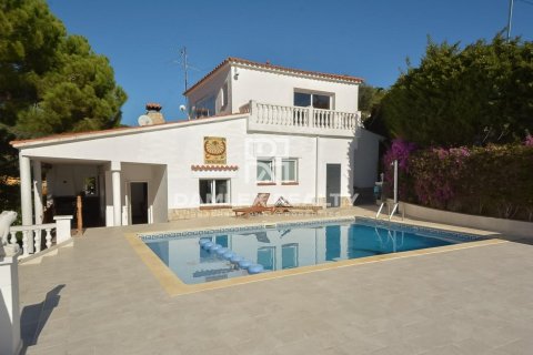 Сasa de 5 dormitorios en venta en Lloret de Mar, Gerona, Cataluña, Spain № 2392
