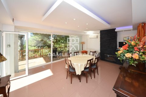 Сasa de 5 dormitorios en venta en Lloret de Mar, Gerona, Cataluña, Spain № 2392 - foto 9