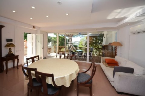 Сasa de 5 dormitorios en venta en Lloret de Mar, Gerona, Cataluña, Spain № 2392 - foto 21