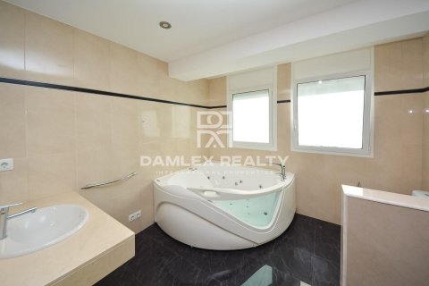 Сasa de 5 dormitorios en venta en Lloret de Mar, Gerona, Cataluña, Spain № 2392 - foto 15