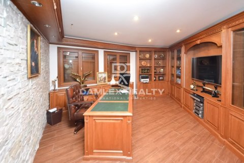Сasa de 5 dormitorios en venta en Lloret de Mar, Gerona, Cataluña, Spain № 2392 - foto 11
