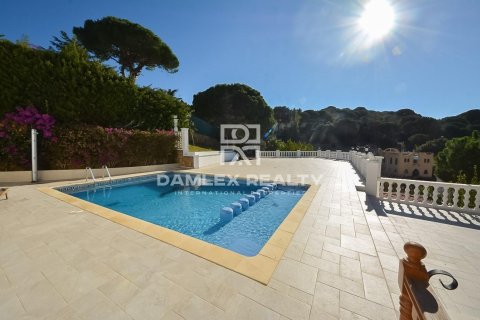 Сasa de 5 dormitorios en venta en Lloret de Mar, Gerona, Cataluña, Spain № 2392 - foto 2