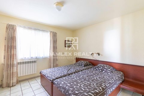 Сasa de 7 dormitorios en venta en Lloret de Mar, Gerona, Cataluña, Spain № 2391 - foto 16