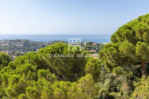 Сasa de 7 dormitorios en venta en Lloret de Mar, Gerona, Cataluña, Spain № 2391 - foto 13