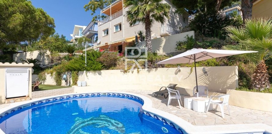 Сasa de 7 dormitorios en venta en Lloret de Mar, Gerona, Cataluña, Spain № 2391