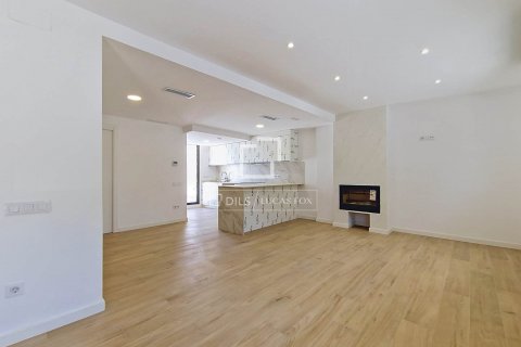 Villa de 3 dormitorios en venta en Vilanova i la Geltrú, Barcelona, Cataluña, Spain № 8491