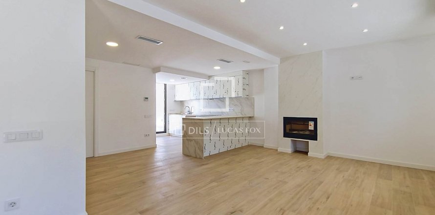 Villa de 3 dormitorios en venta en Vilanova i la Geltrú, Barcelona, Cataluña, Spain № 8491