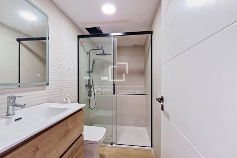 Villa de 3 dormitorios en venta en Vilanova i la Geltrú, Barcelona, Cataluña, Spain № 8491 - foto 3