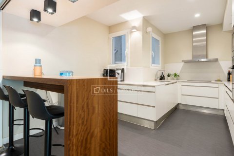 Apartamento de 3 dormitorios en venta en Barcelona, Cataluña, Spain № 8494 - foto 14