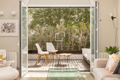Apartamento de 3 dormitorios en venta en Barcelona, Cataluña, Spain № 8494 - foto 3