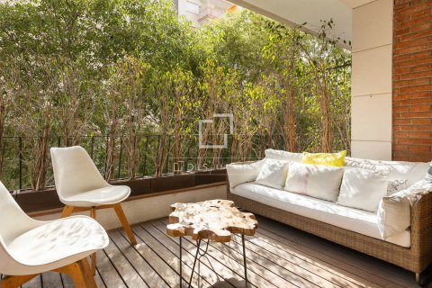 Apartamento de 3 dormitorios en venta en Barcelona, Cataluña, Spain № 8494
