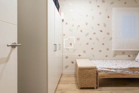 Apartamento de 3 dormitorios en venta en Barcelona, Cataluña, Spain № 8494 - foto 28