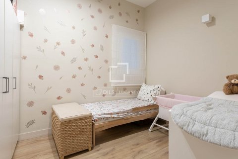 Apartamento de 3 dormitorios en venta en Barcelona, Cataluña, Spain № 8494 - foto 27
