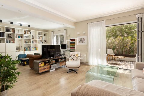 Apartamento de 3 dormitorios en venta en Barcelona, Cataluña, Spain № 8494 - foto 7