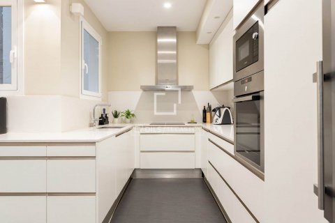 Apartamento de 3 dormitorios en venta en Barcelona, Cataluña, Spain № 8494 - foto 15