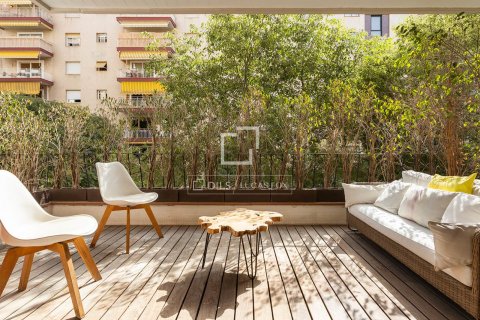 Apartamento de 3 dormitorios en venta en Barcelona, Cataluña, Spain № 8494 - foto 4