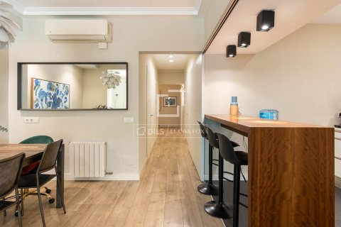 Apartamento de 3 dormitorios en venta en Barcelona, Cataluña, Spain № 8494 - foto 18
