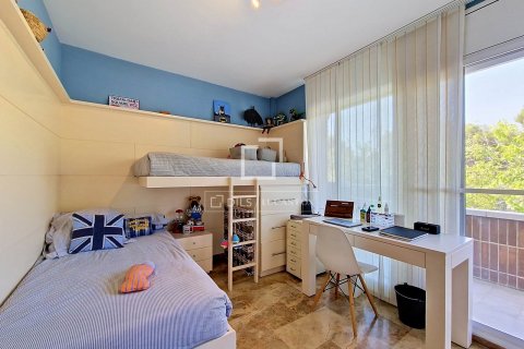 Villa de 3 dormitorios en venta en Vilanova i la Geltrú, Barcelona, Cataluña, Spain № 8495 - foto 24