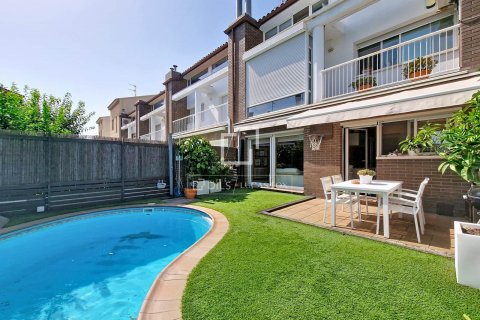 Villa de 3 dormitorios en venta en Vilanova i la Geltrú, Barcelona, Cataluña, Spain № 8495 - foto 18